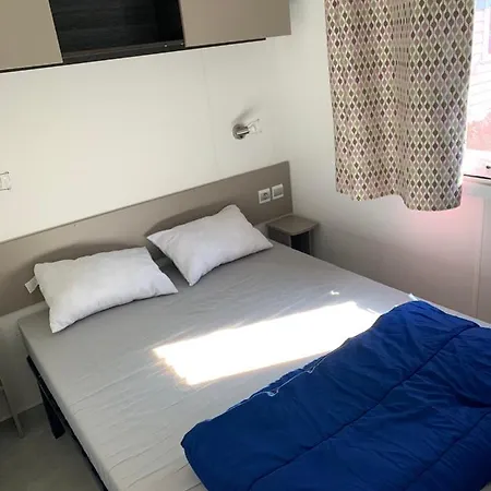 Mobilhome Dans Campingplatz Vias