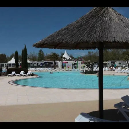 Mobilhome Dans Camping *